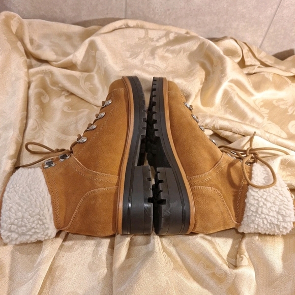Marc Fisher Isabel Tan Suede Winter Boots Womans Size 9 Excellent Condition - Picture 7 of 11